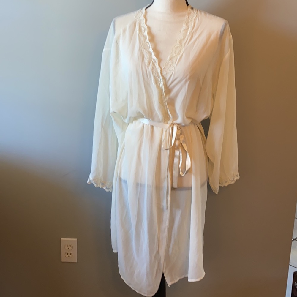 Valerie Stevens Intimate Robe - Picture 2 of 8